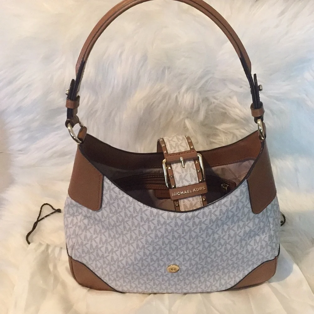 Michael Kors Lillian Vanilla Medium Shoulder Bag